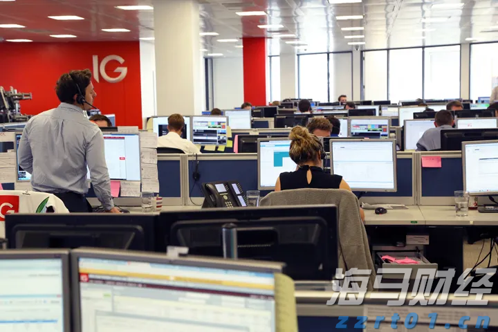 中信银行合肥政务区支行党支部积极开展高考暖心送考服务