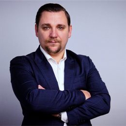 港股收盘(08.01) | 恒指下跌1.07% 稳定币概念显著回落 英诺赛科(02577)暴涨30%